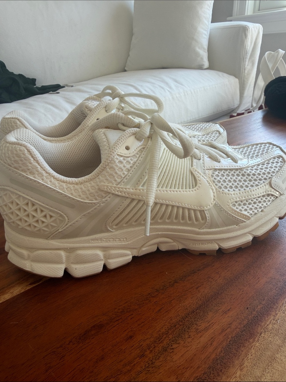 Nike Vomero 5 women’s sneakers in Coconut - Lightweight Breathable Tennis Shoes - Picture 2 of 5